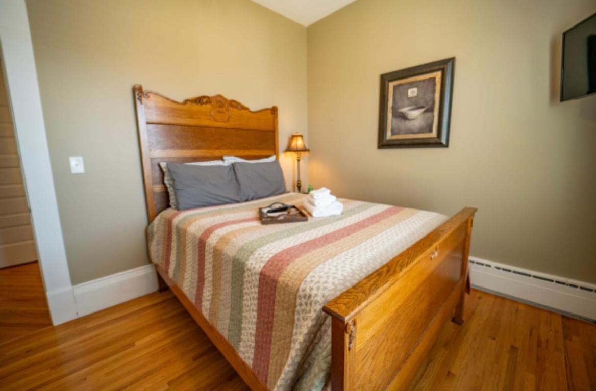 The Victorian Guesthouse Delphos Bilik gambar